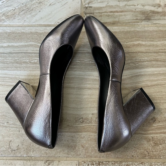 Vintage Karl Lagerfeld Sabrina Metallic Silver Leather Pumps, Size 8.5 - Picture 4 of 11